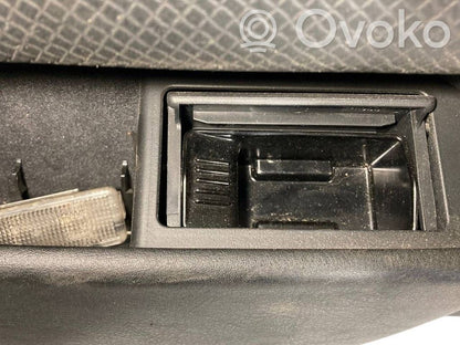 Apšuvums aizmugurējām durvīm