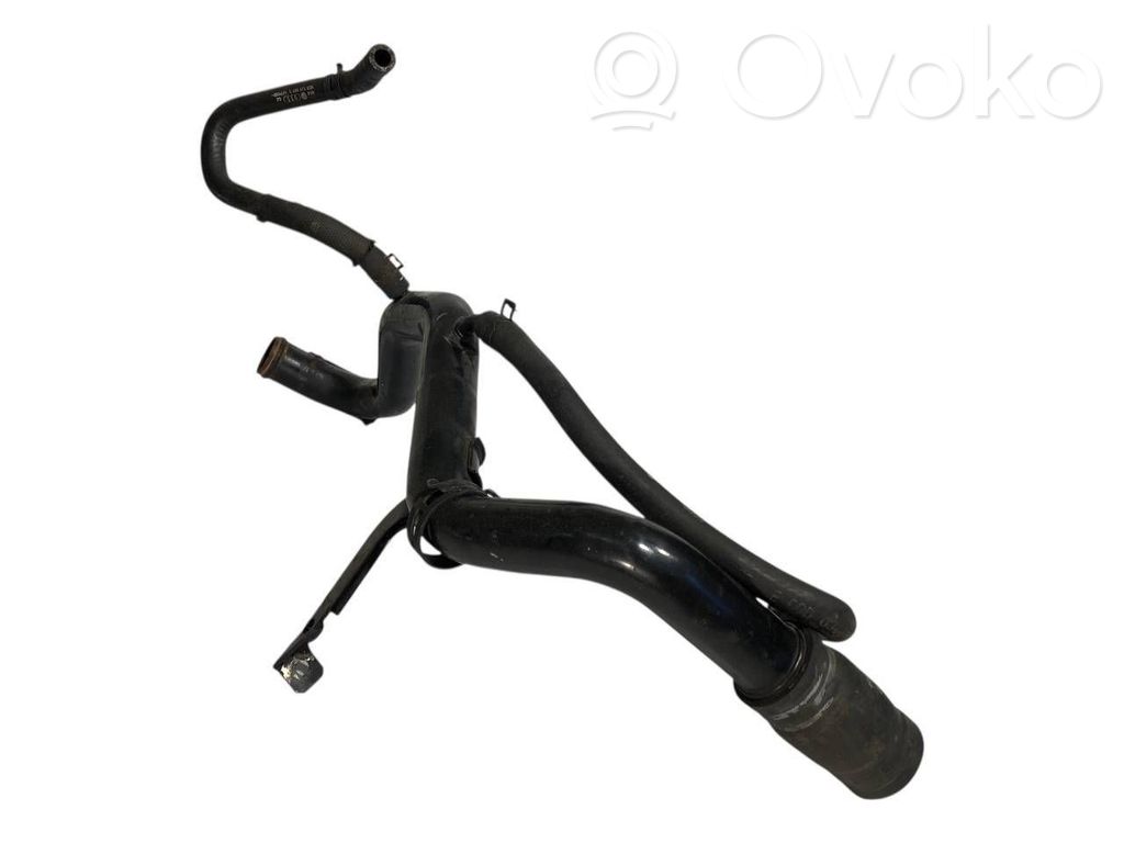 Caurulīte (-es) / šļūtene (-es)