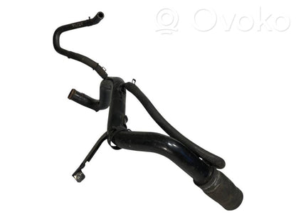 Caurulīte (-es) / šļūtene (-es)