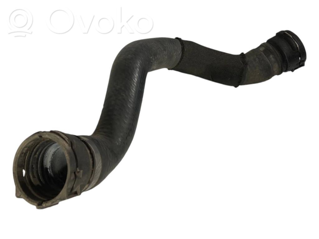 Caurulīte (-es) / šļūtene (-es)