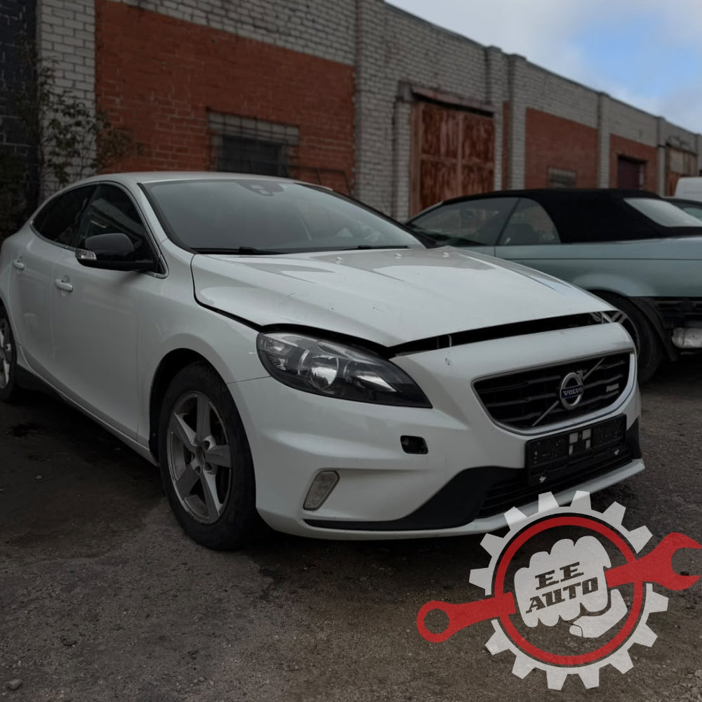 Volvo V40 R-Design 2012 – запчасти