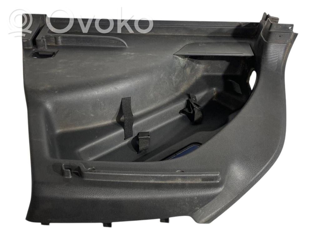 Bagāžnieka sānu apakšējās apdares panelis