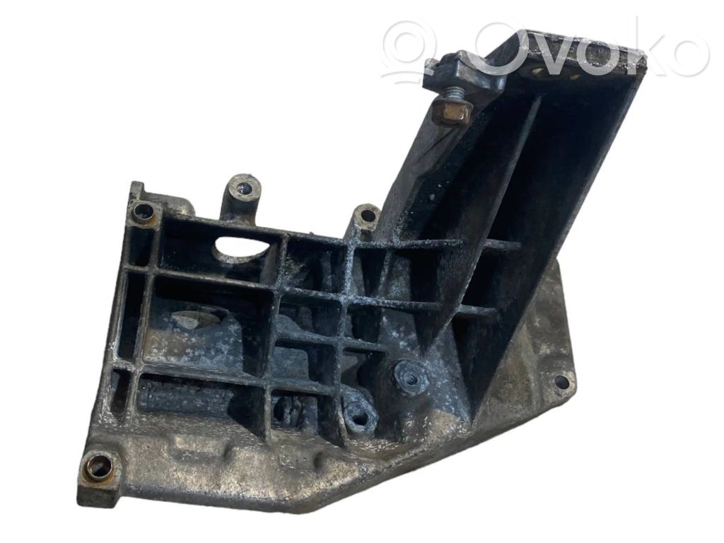 Dzinēja nostiprināšanas stiprinājums-kronšteins