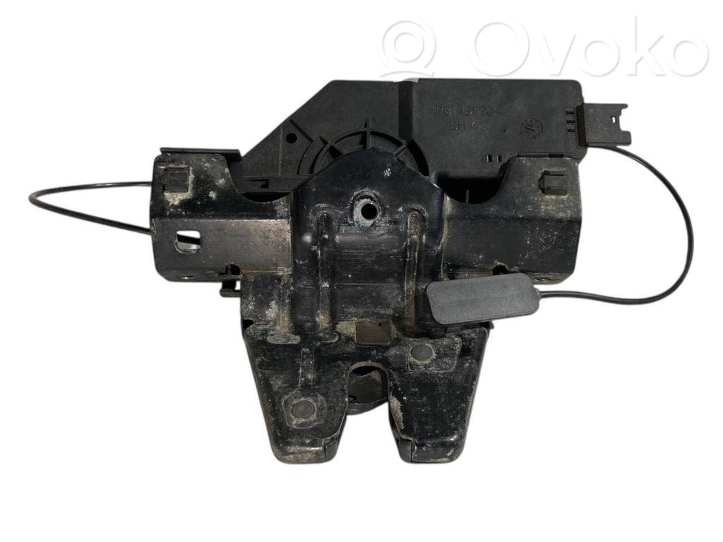 Aizmugurējā pārsega slēdzene