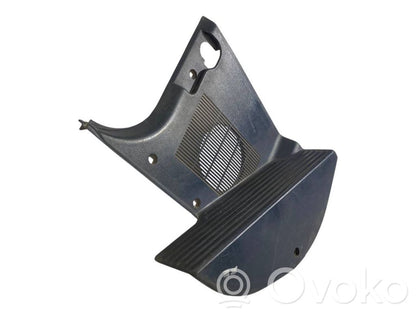 Kāju zonas sānu dekoratīvā apdare