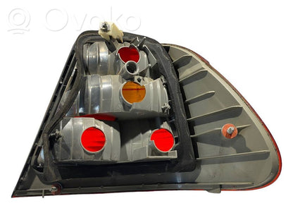 Aizmugurējais lukturis virsbūvē