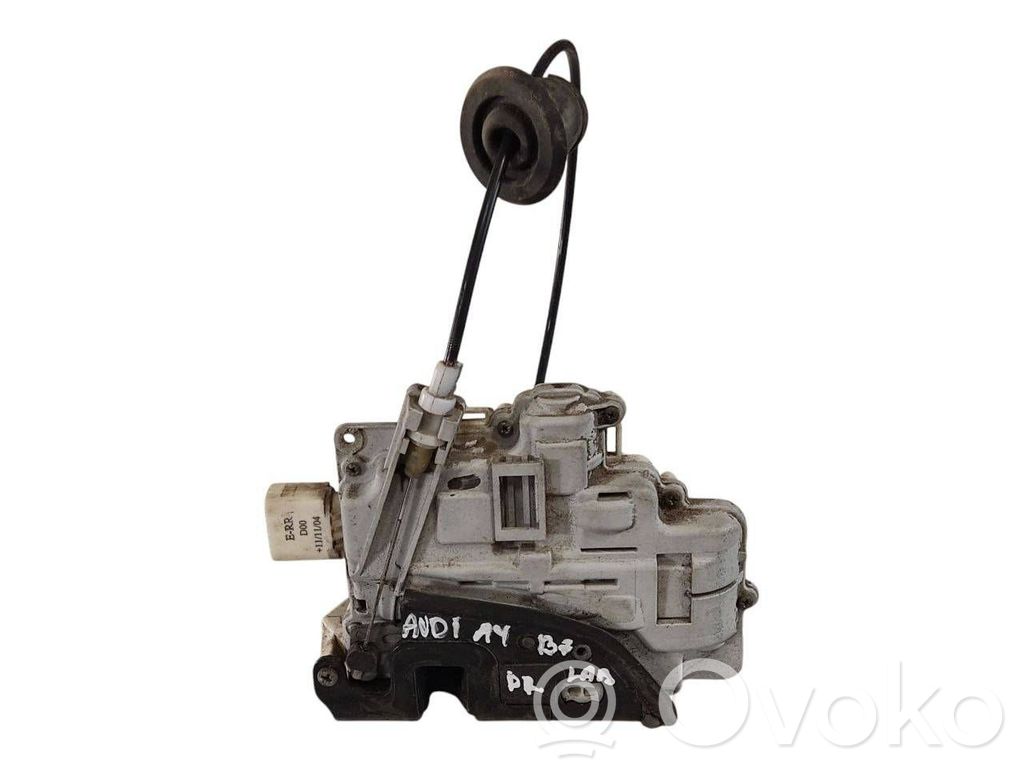 Priekšpusē slēdzene