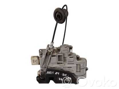 Priekšpusē slēdzene