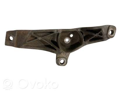 Engine mounting bracket