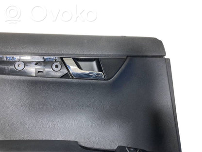 Apšuvums aizmugurējām durvīm