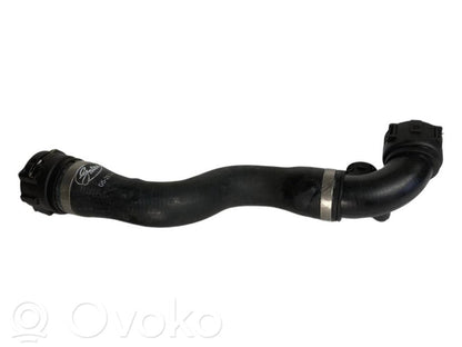 Caurulīte (-es) / šļūtene (-es)