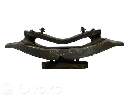 Transmission mounting bracket