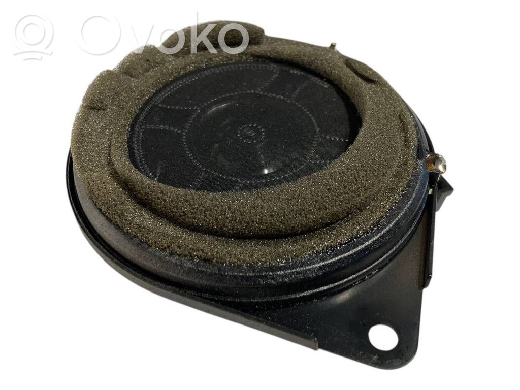 Skaļrunis (-i) priekšējās durvīs