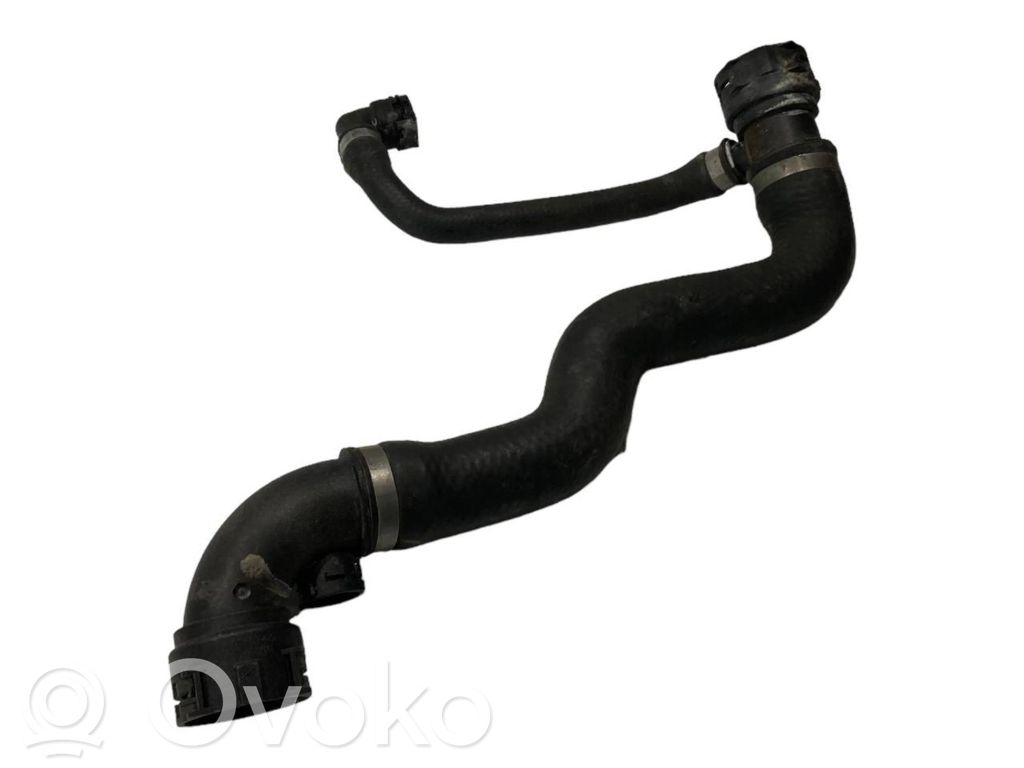 Caurulīte (-es) / šļūtene (-es)