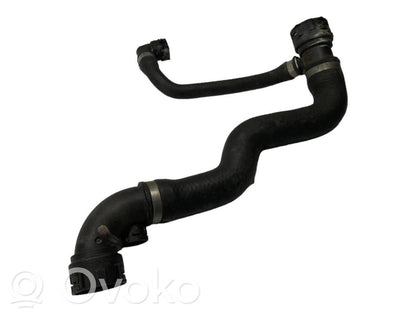 Caurulīte (-es) / šļūtene (-es)