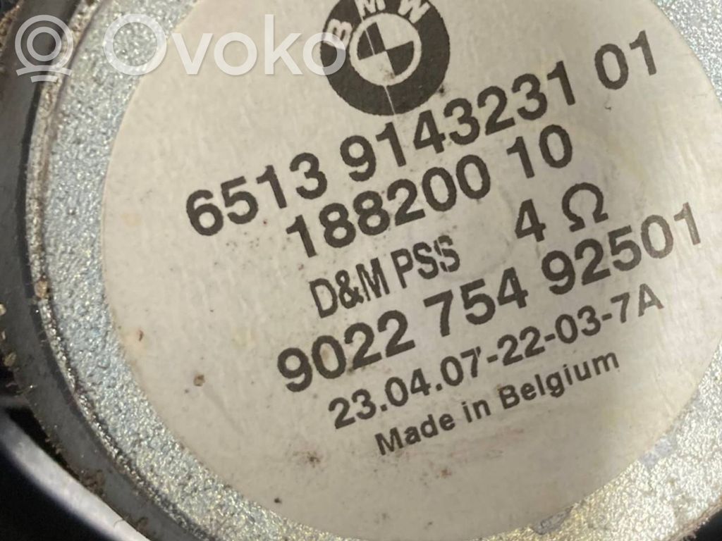 Apšuvums aizmugurējām durvīm