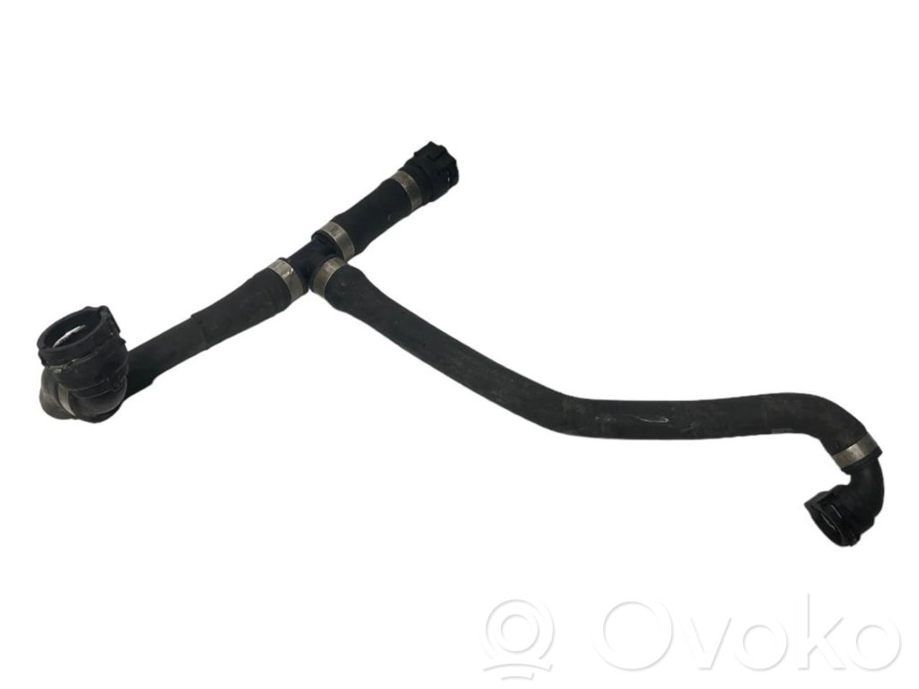 Caurulīte (-es) / šļūtene (-es)