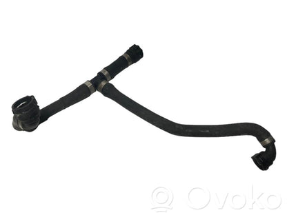 Caurulīte (-es) / šļūtene (-es)