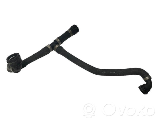 Caurulīte (-es) / šļūtene (-es)