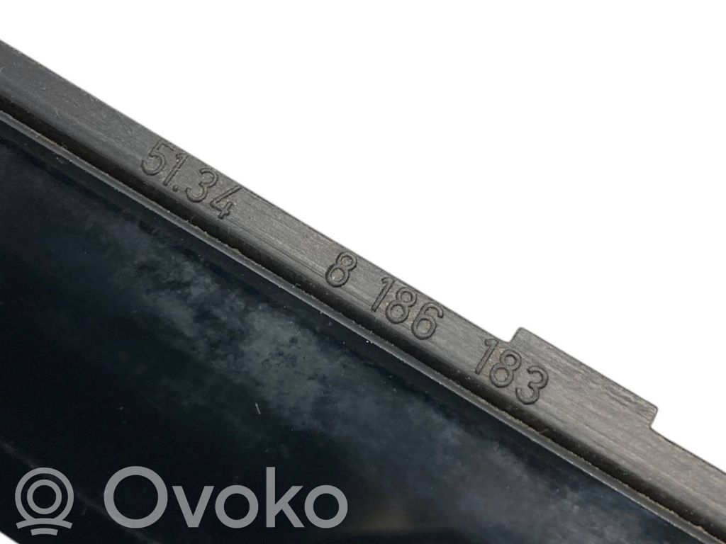 Mazais stikls "A" aizmugurējās durvīs