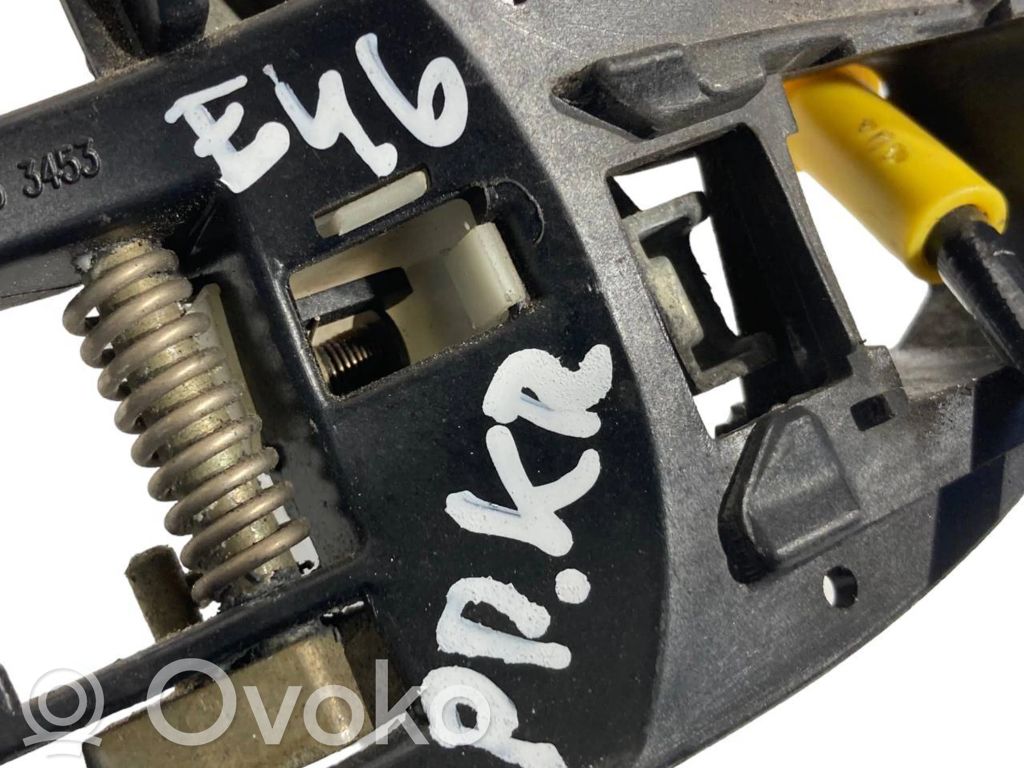 Держатель/кронштейн для внешней ручки открывания спереди