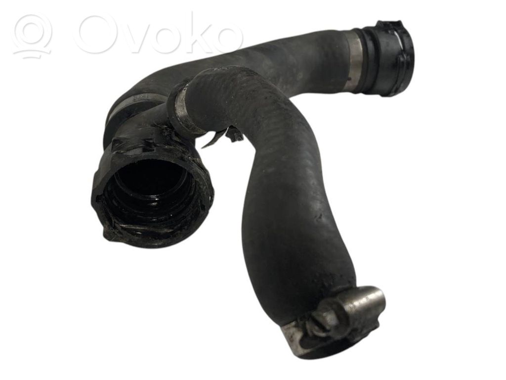 Caurulīte (-es) / šļūtene (-es)