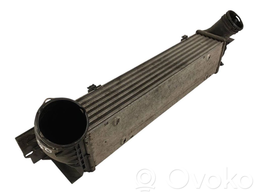 Starpdzesētāja radiators