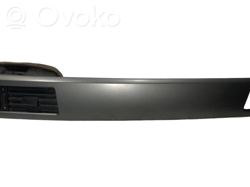 Paneļa dekoratīvās apdares vairogs (centrālais)