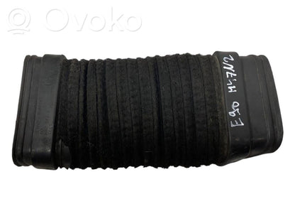 Caurulīte (-es) / šļūtene (-es)