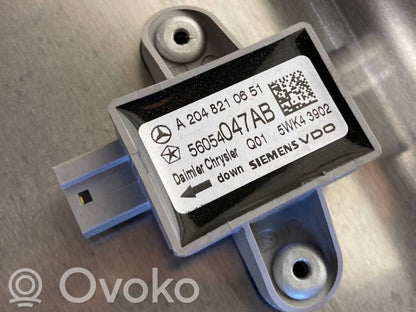 Skaļrunis (-i) priekšējās durvīs