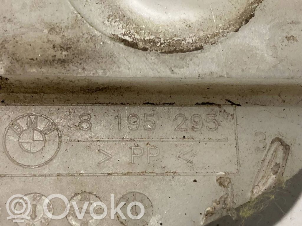 Priekšpusē bampera turētājs