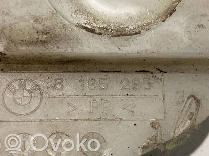 Priekšpusē bampera turētājs