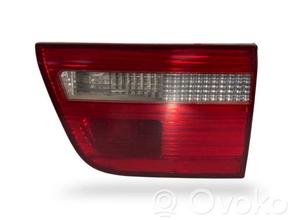 Aizmugurējais lukturis pārsegā