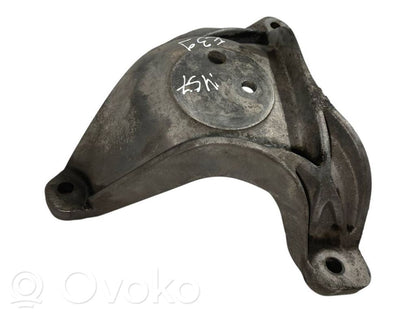 Engine mounting bracket