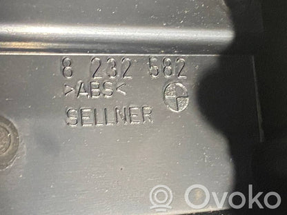 Bagāžnieka sānu apakšējās apdares panelis