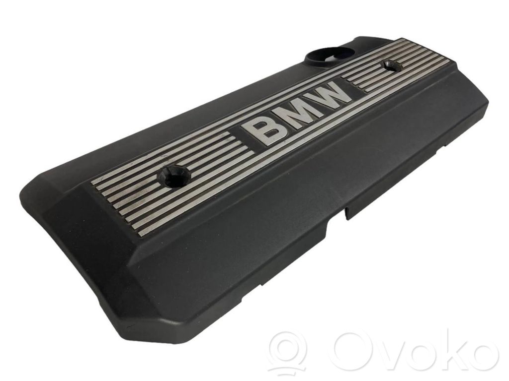 Dzinēja pārsegs (dekoratīva apdare)