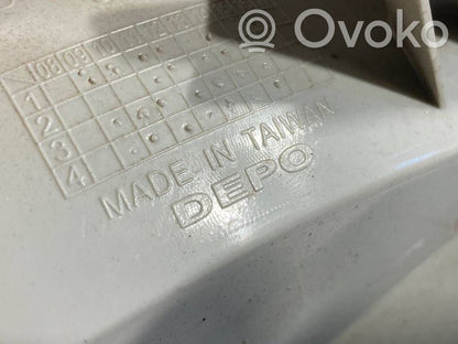 Задний фонарь в кузове