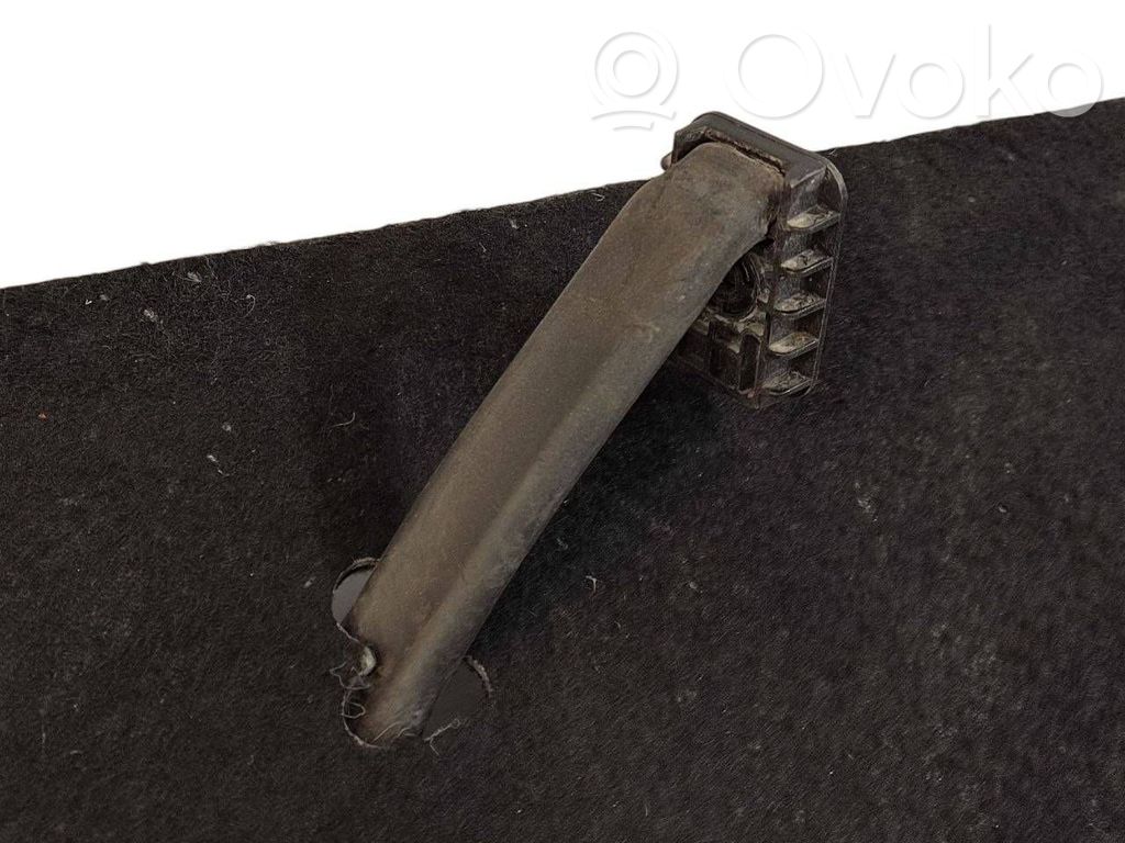 Bagāžnieka sānu apakšējās apdares panelis