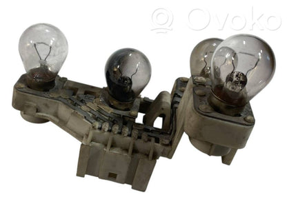 Aizmugures spuldzes vāka turētājs