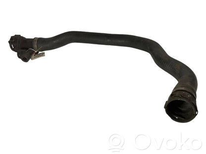 Caurulīte (-es) / šļūtene (-es)