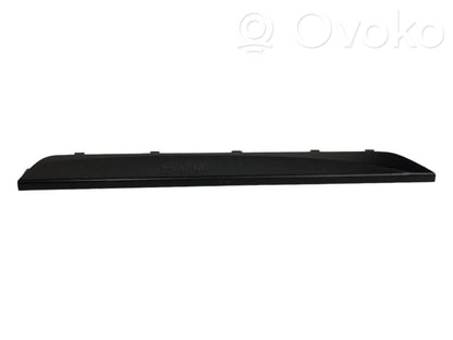 Priekšējā sliekšņa dekoratīvā apdare (iekšējā)