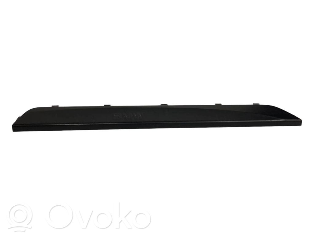 Priekšējā sliekšņa dekoratīvā apdare (iekšējā)