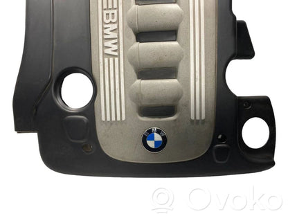 Engine cover (decorative trim)
