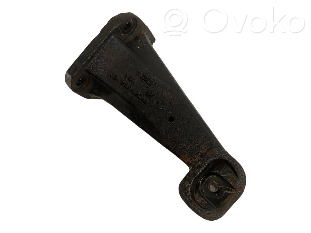 Dzinēja nostiprināšanas stiprinājums-kronšteins