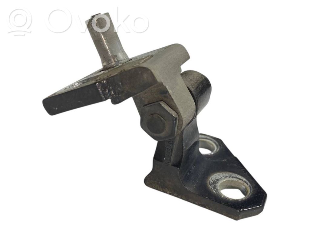 Aizmugurē augšējā vira (eņģe)