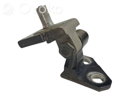 Aizmugurē augšējā vira (eņģe)