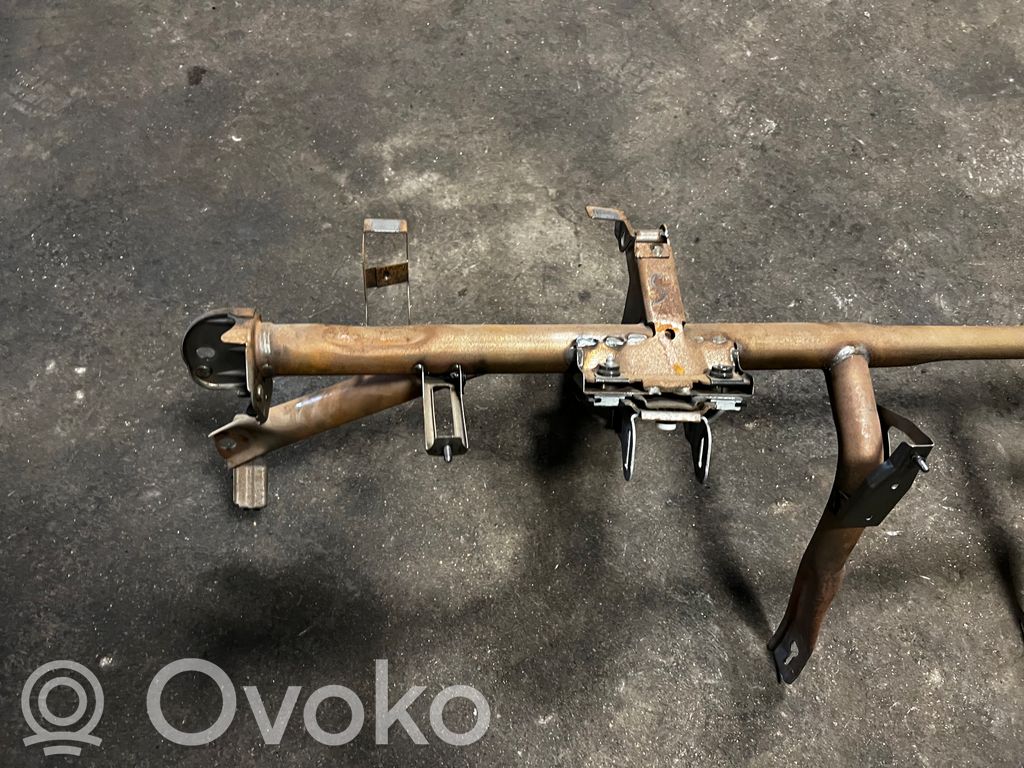 Priekšējā paneļa montāžas sija