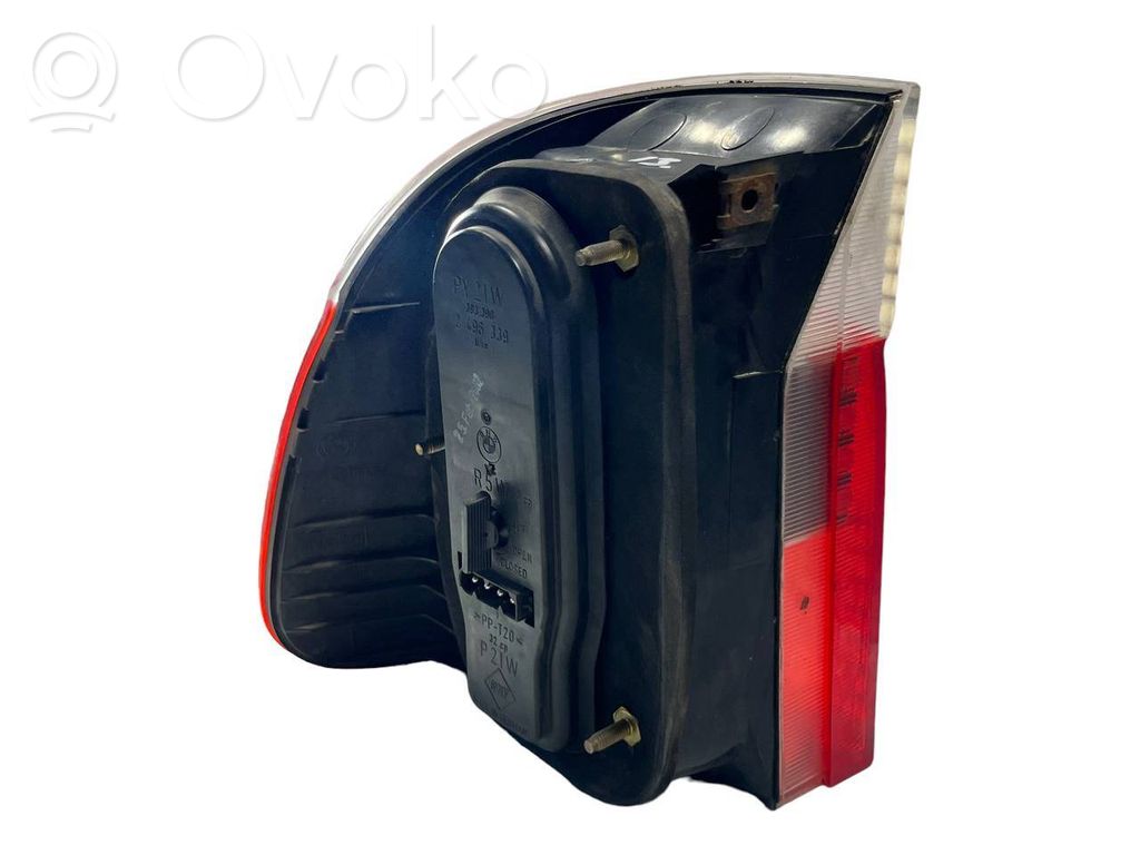 Aizmugurējais lukturis virsbūvē