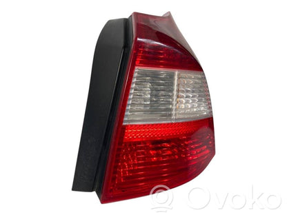 Aizmugurējais lukturis virsbūvē