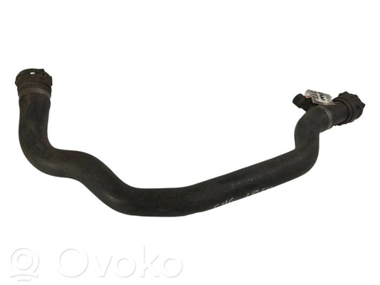 Caurulīte (-es) / šļūtene (-es)